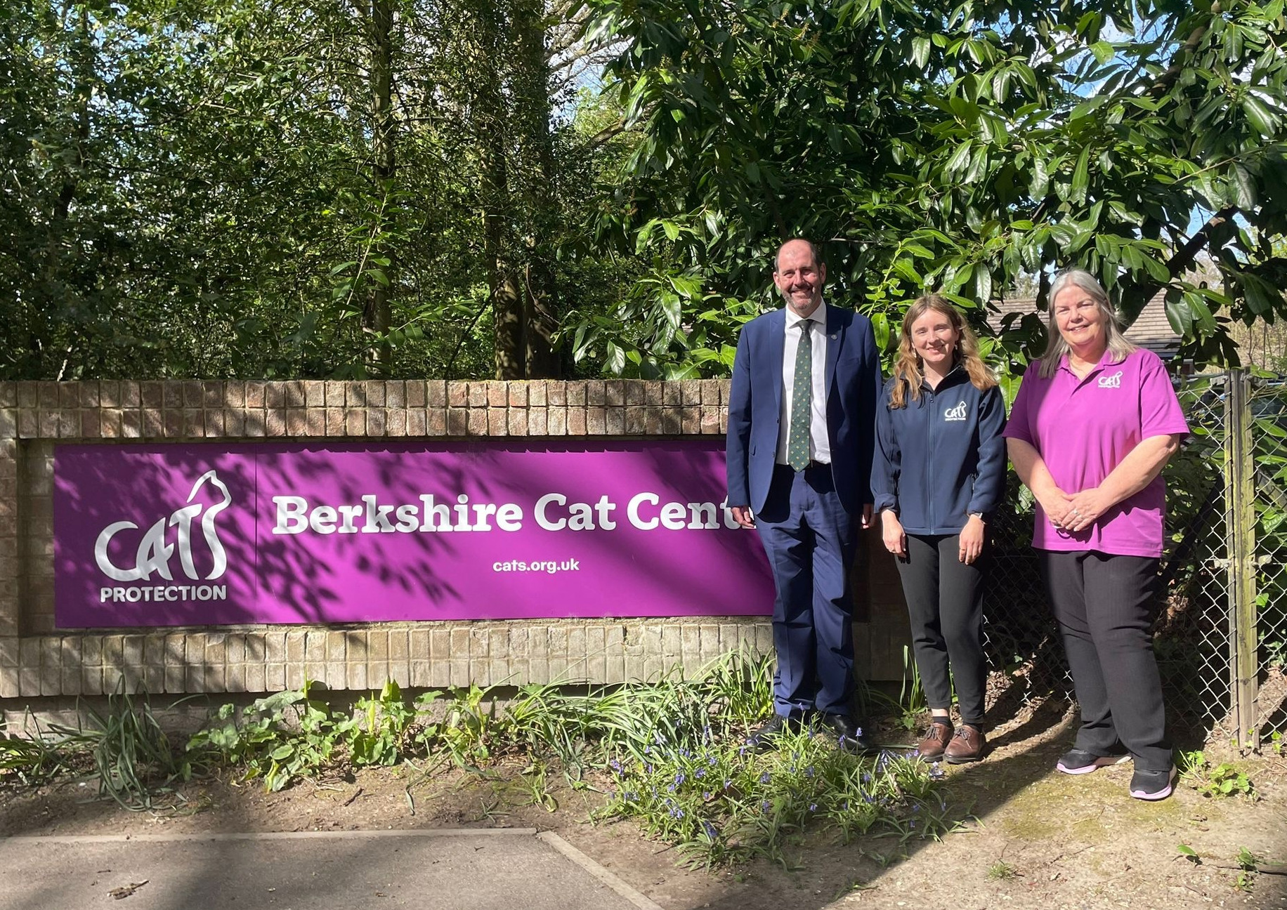 Newbury MP celebrates charity workers at Berkshire Cat Centre